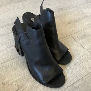 Steve Madden black chin my heels